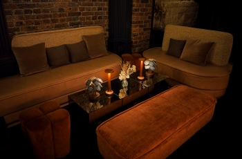 Little Red Door bar, Paris